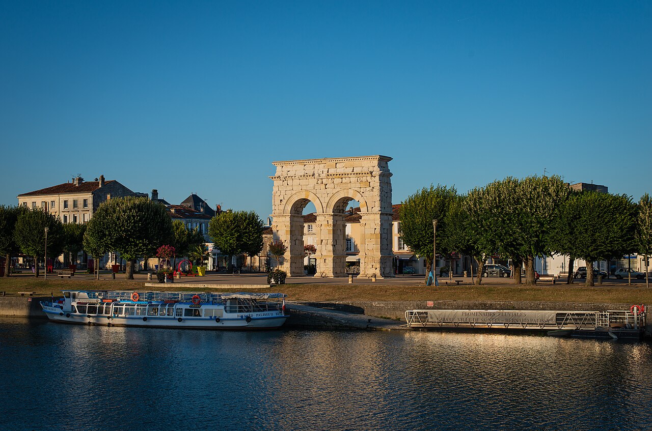 Arc de Germanicus au bord de la Charente, Saintes