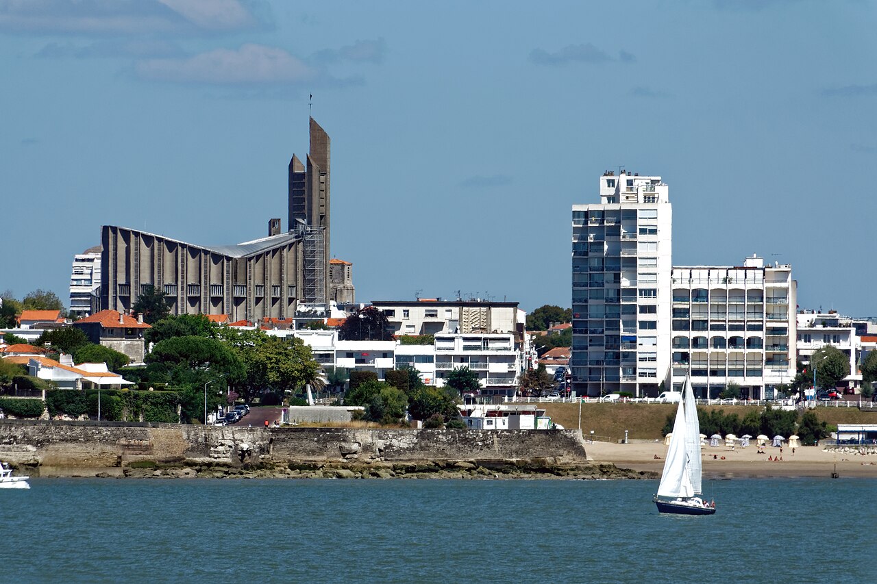 Front de mer et église Notre-Dame, Royan